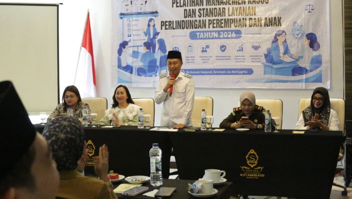 Wabup Argo Sumaiku membuka pelatihan perlindungan perempuan dan anak untuk perkuat layanan di Boltim.